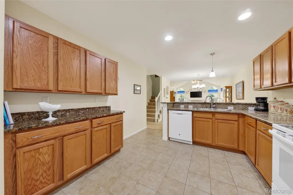 1122 Abbey Court Westland City MI 48185