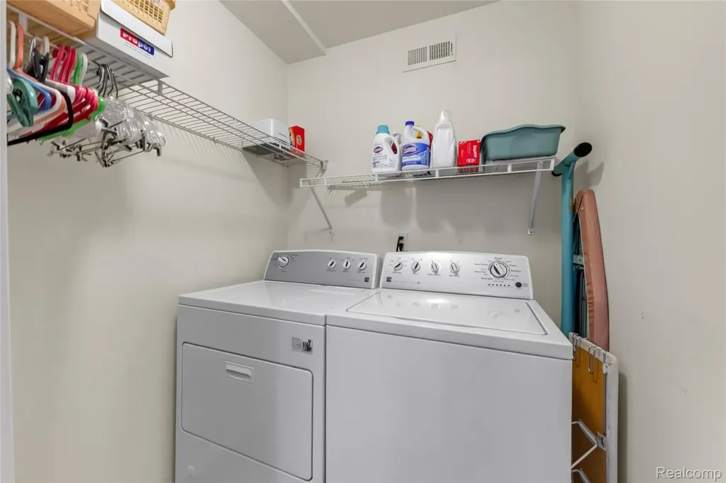 1122 Abbey Court Westland City MI 48185