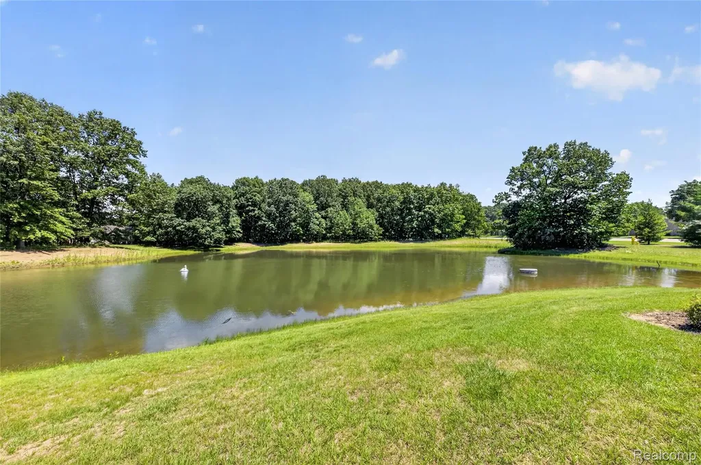 1122 Abbey Court Westland City MI 48185