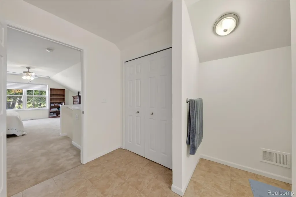 1122 Abbey Court Westland City MI 48185