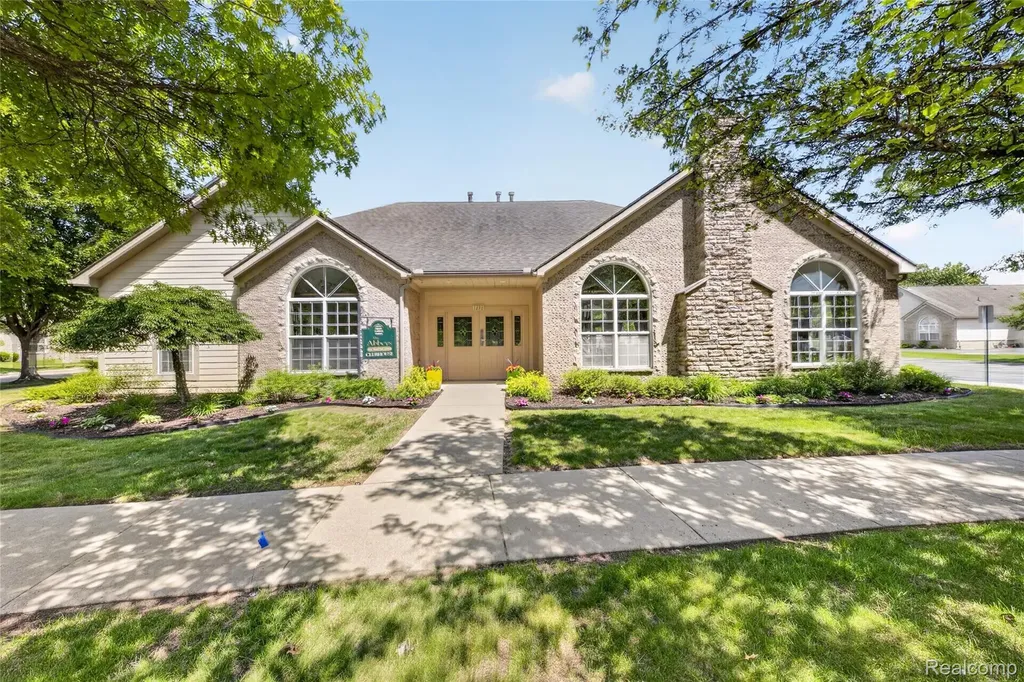 1122 Abbey Court Westland City MI 48185