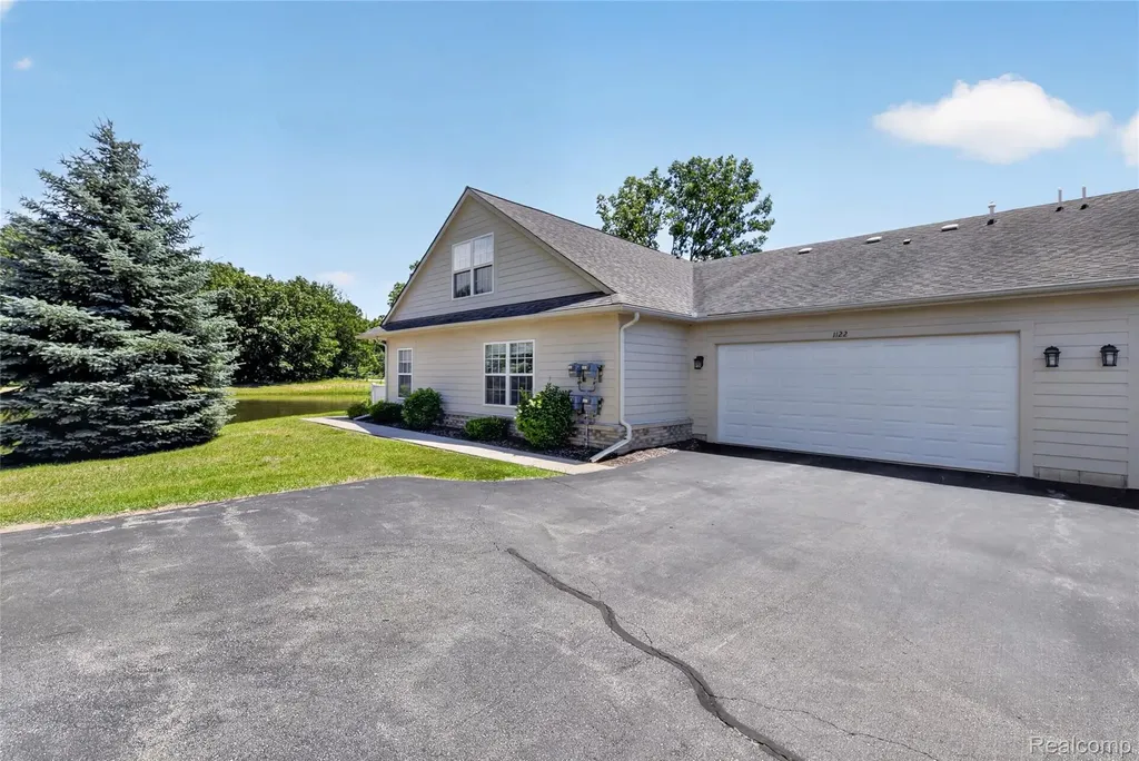 1122 Abbey Court Westland City MI 48185