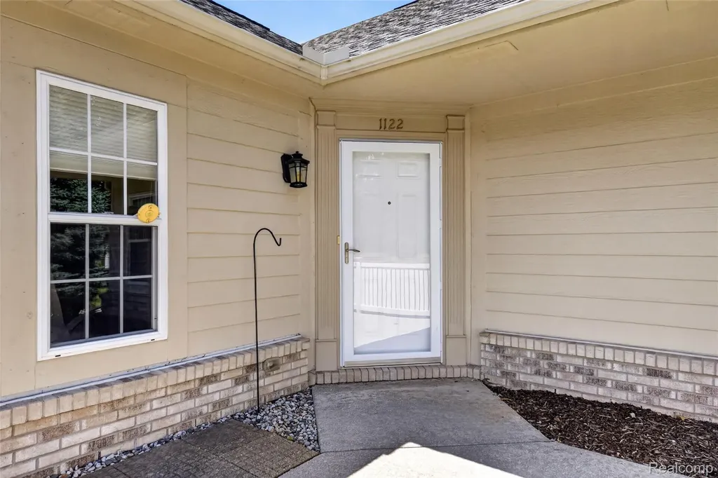 1122 Abbey Court Westland City MI 48185