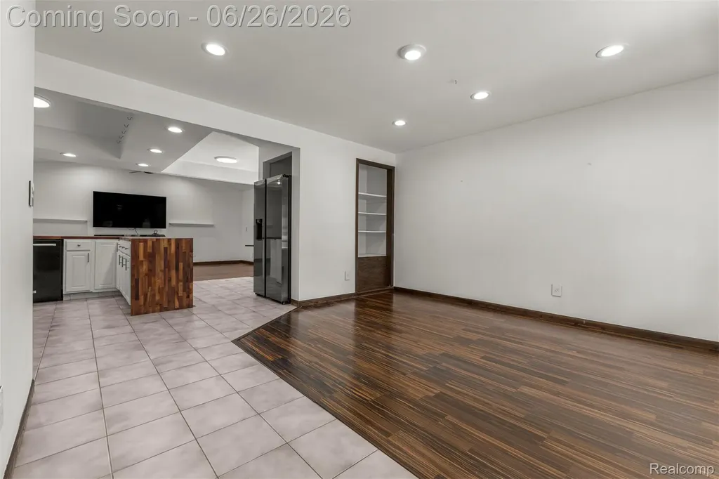 2168 Garry Drive Troy City MI 48083