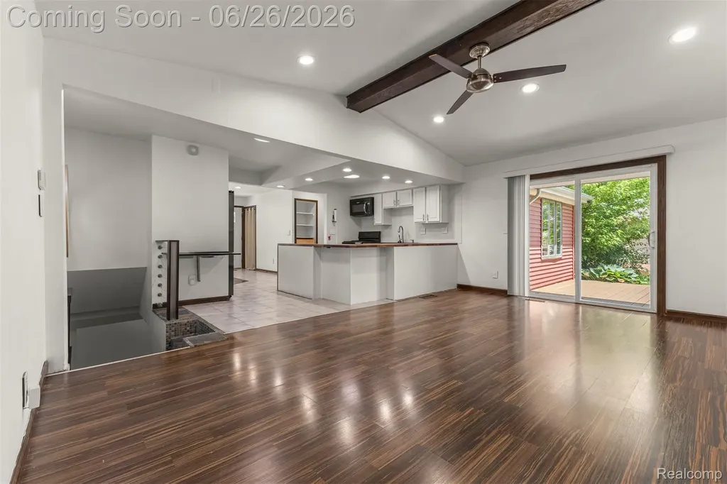 2168 Garry Drive Troy City MI 48083