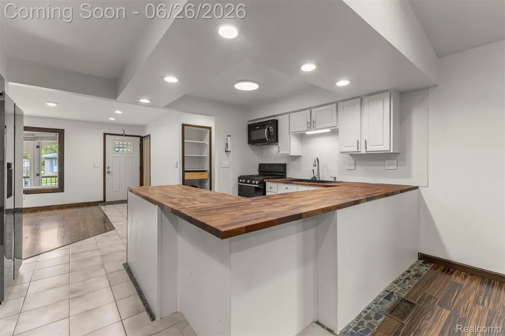 2168 Garry Drive Troy City MI 48083