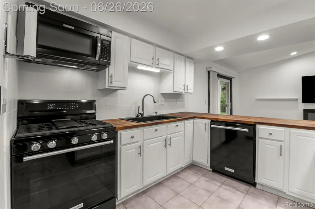 2168 Garry Drive Troy City MI 48083