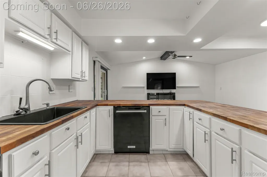 2168 Garry Drive Troy City MI 48083