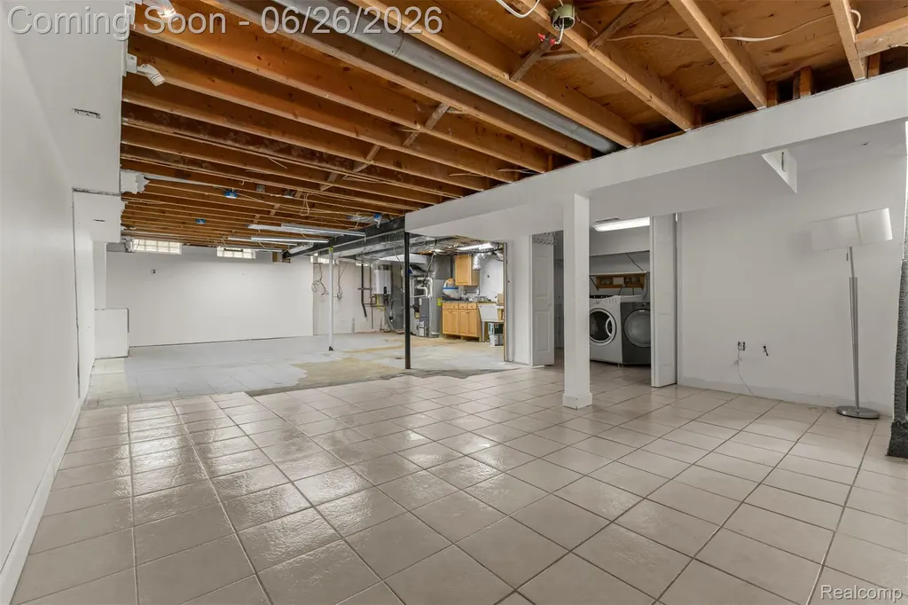 2168 Garry Drive Troy City MI 48083