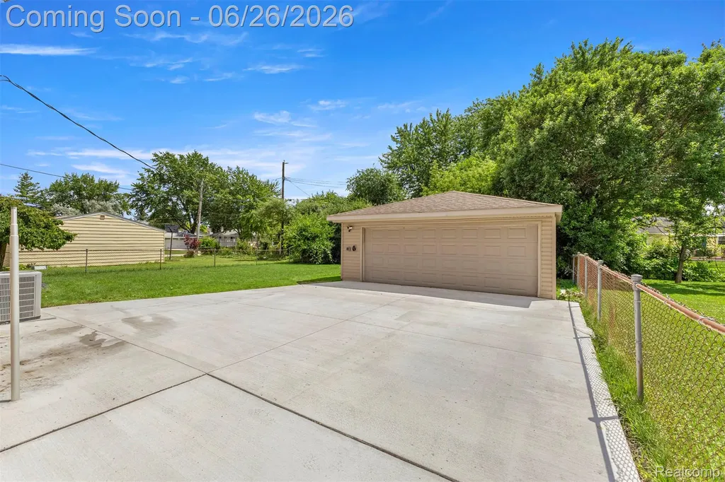 2168 Garry Drive Troy City MI 48083