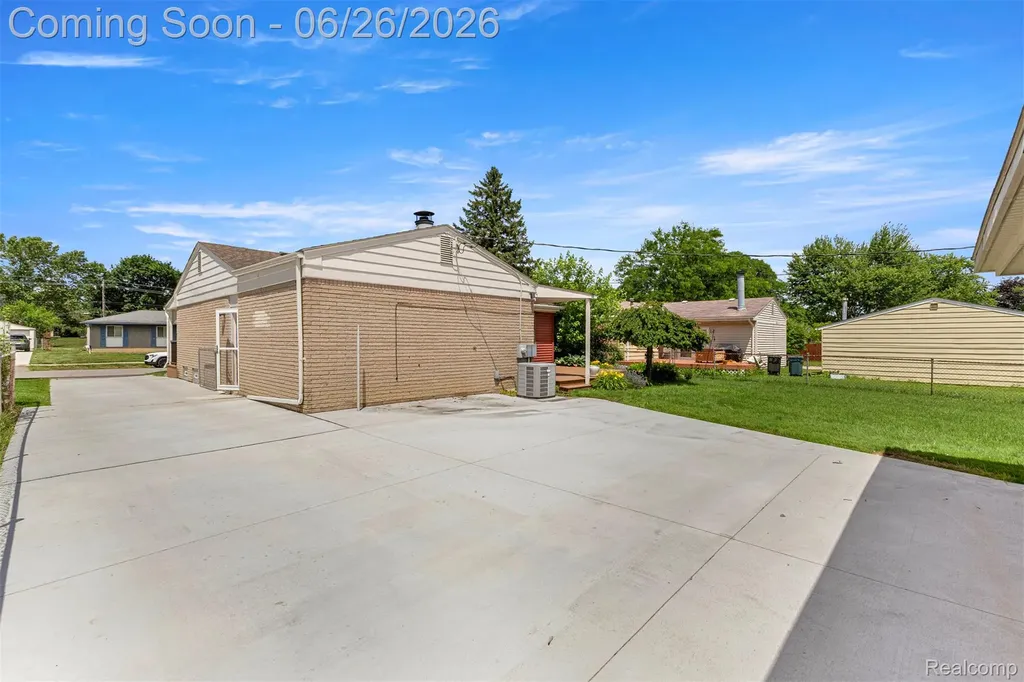2168 Garry Drive Troy City MI 48083