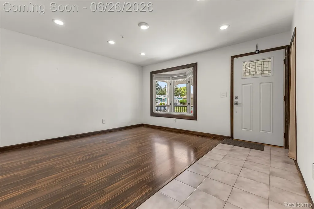 2168 Garry Drive Troy City MI 48083