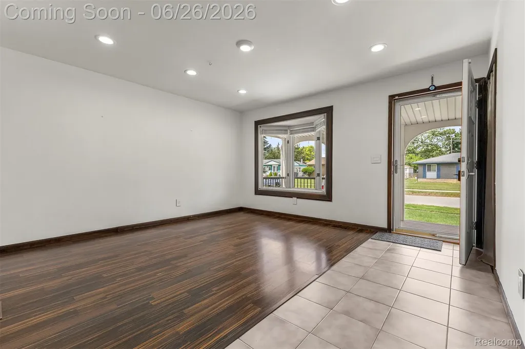2168 Garry Drive Troy City MI 48083