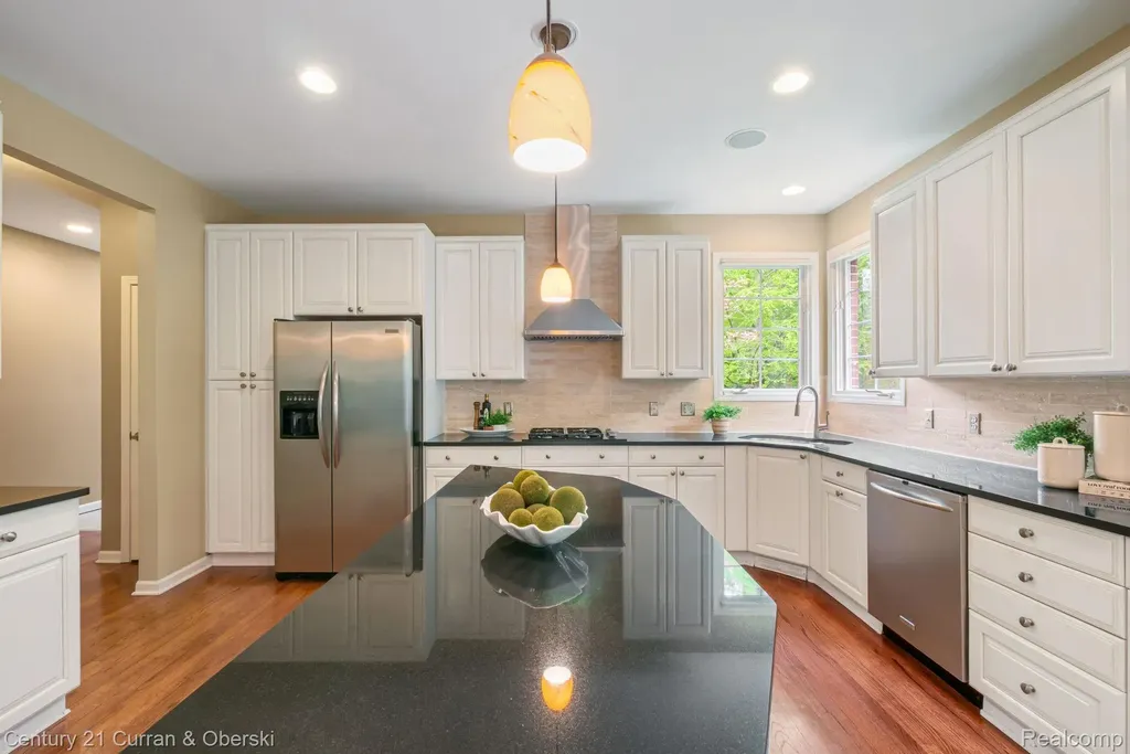 27852 Larson Lane Farmington Hills City MI 48331