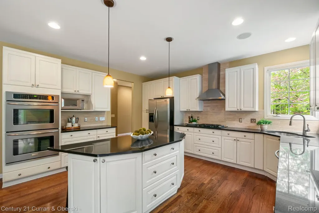 27852 Larson Lane Farmington Hills City MI 48331