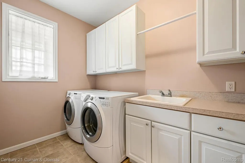27852 Larson Lane Farmington Hills City MI 48331