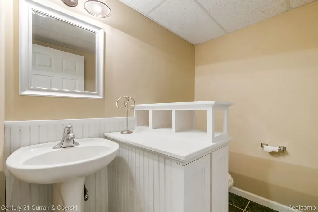 27852 Larson Lane Farmington Hills City MI 48331