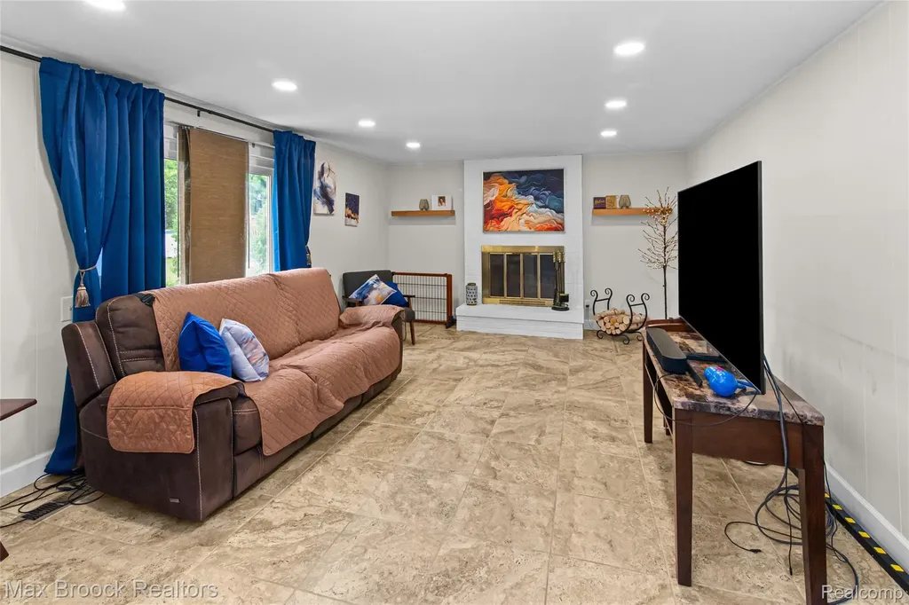 5484 Kingsfield Drive West Bloomfield Charter Township MI 48322