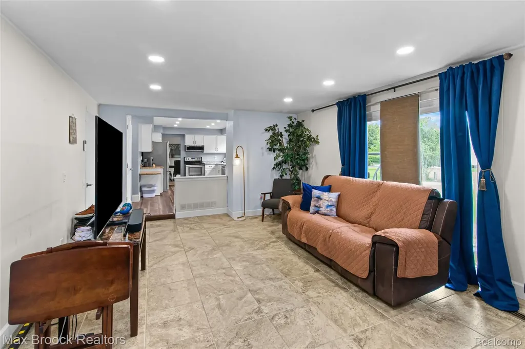 5484 Kingsfield Drive West Bloomfield Charter Township MI 48322