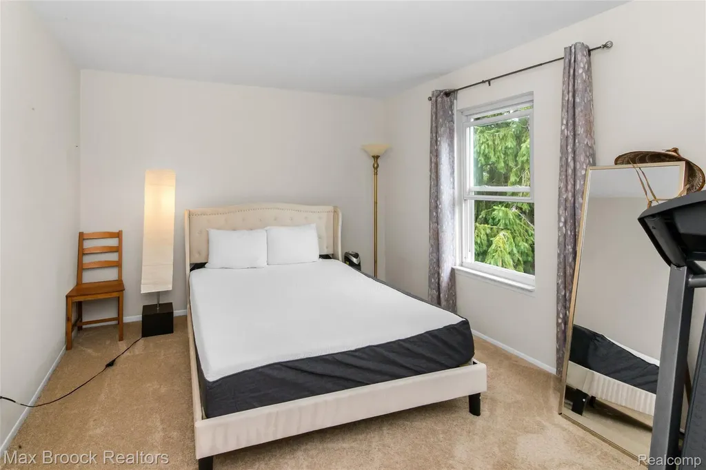 5484 Kingsfield Drive West Bloomfield Charter Township MI 48322