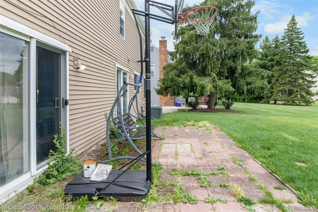 5484 Kingsfield Drive West Bloomfield Charter Township MI 48322