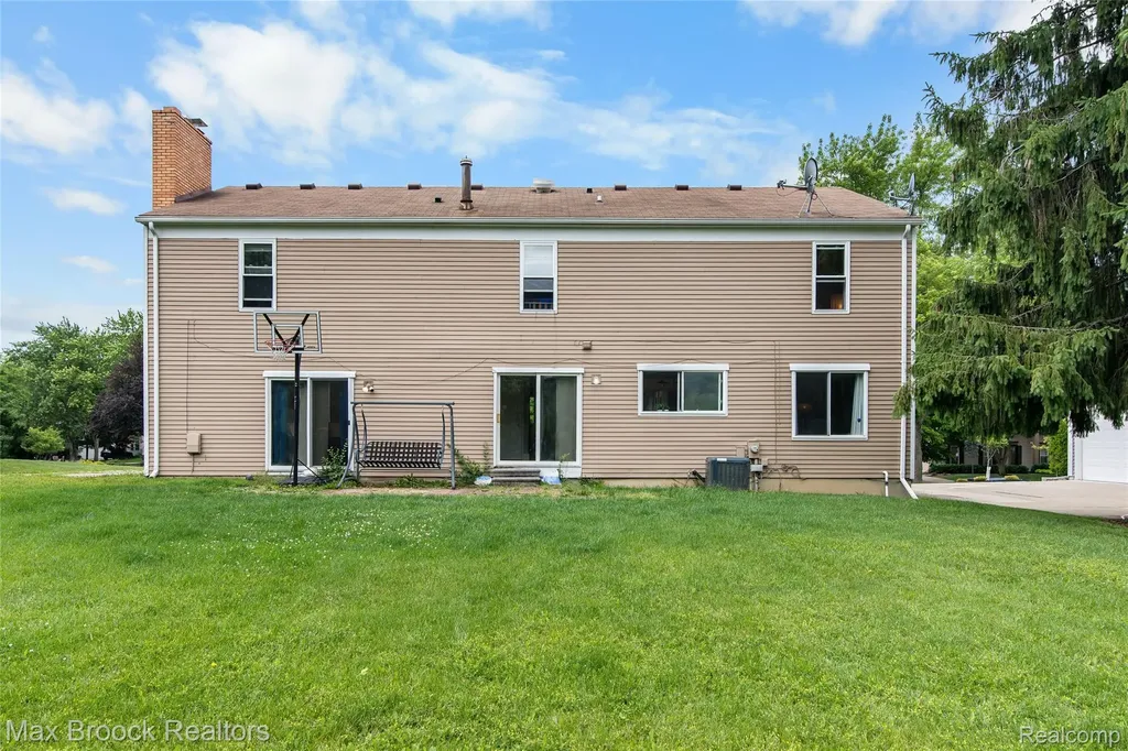 5484 Kingsfield Drive West Bloomfield Charter Township MI 48322