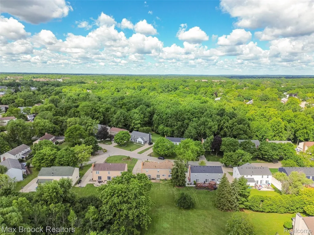 5484 Kingsfield Drive West Bloomfield Charter Township MI 48322