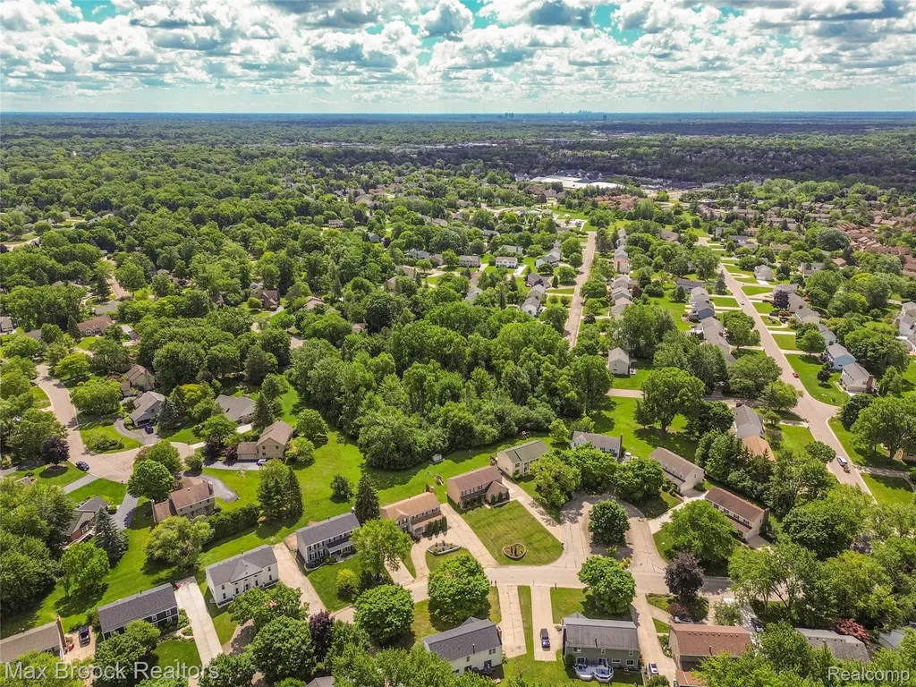 5484 Kingsfield Drive West Bloomfield Charter Township MI 48322