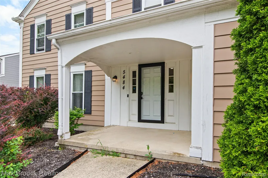 5484 Kingsfield Drive West Bloomfield Charter Township MI 48322