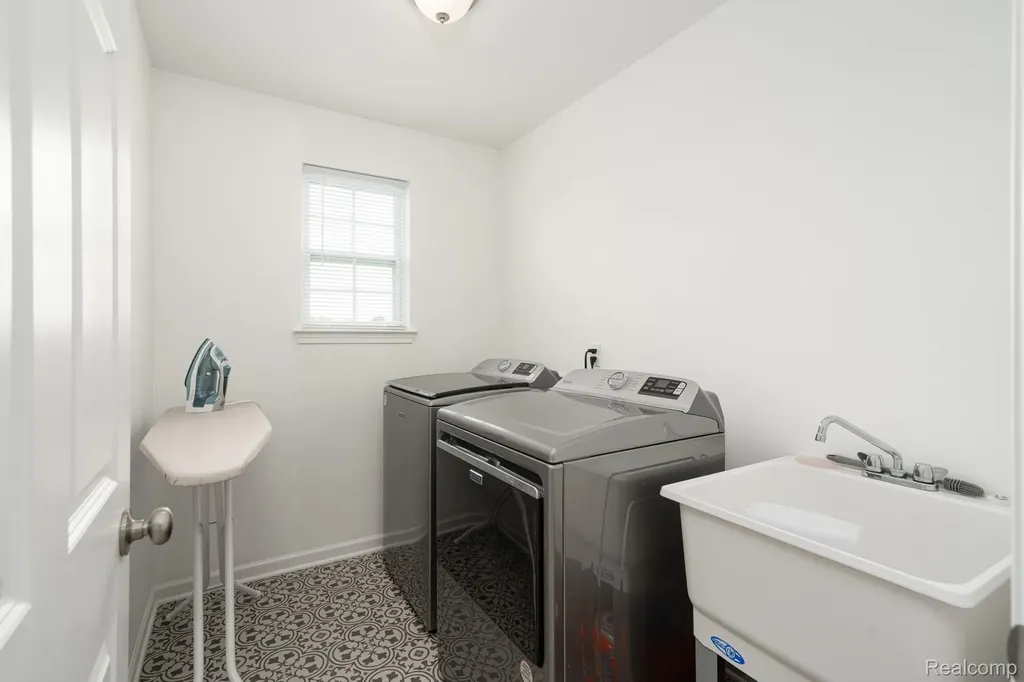 48904 Carnegie Way Macomb Township MI 48042