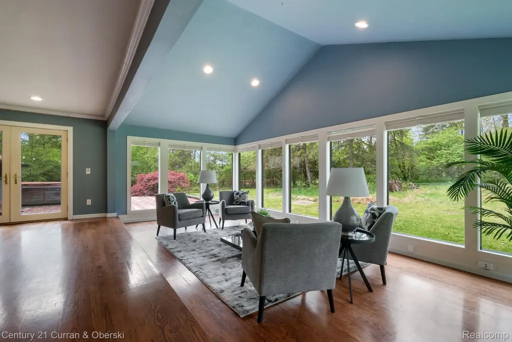 27869 Old Colony Street Farmington Hills City MI 48334