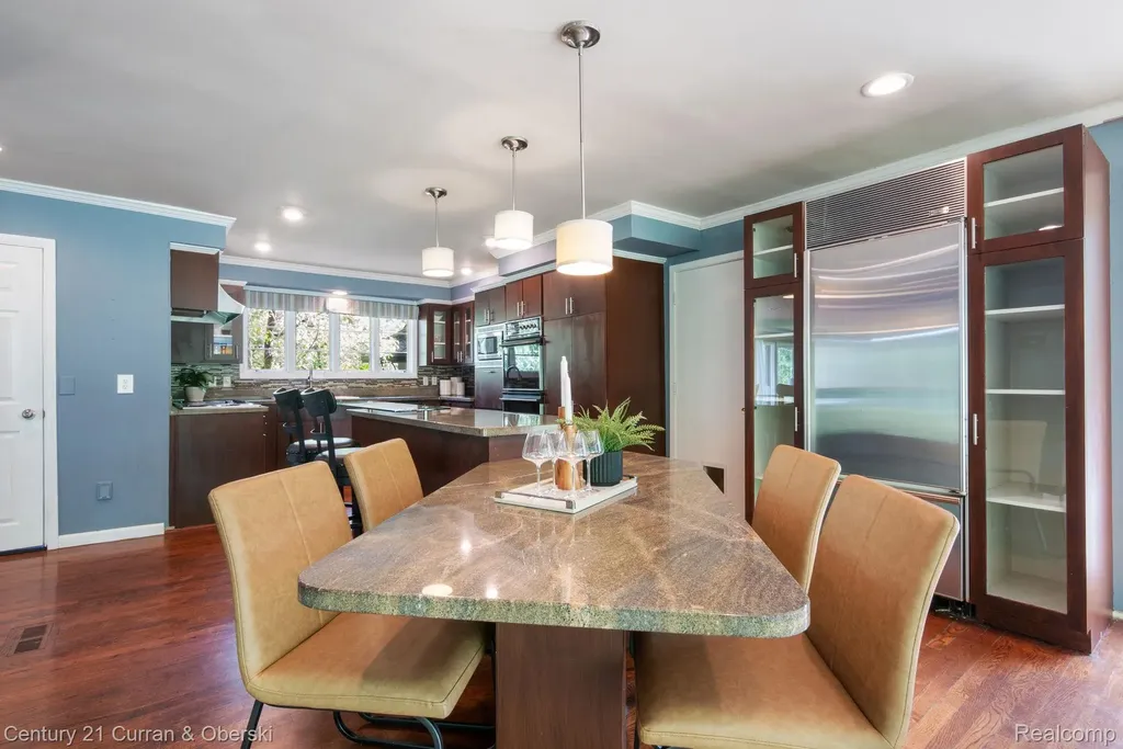 27869 Old Colony Street Farmington Hills City MI 48334