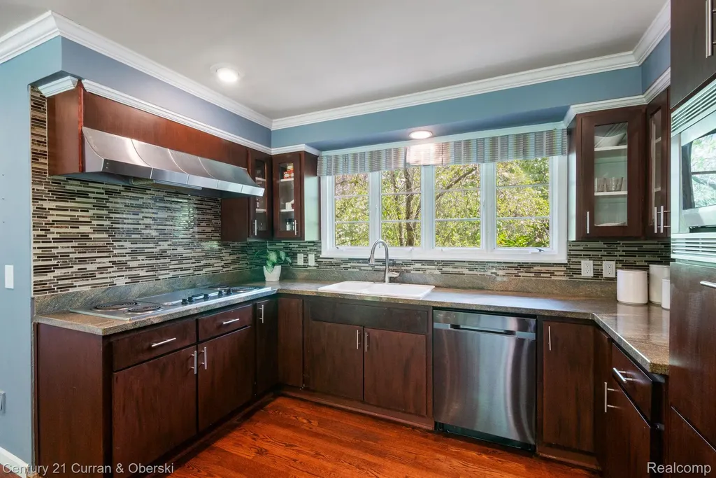 27869 Old Colony Street Farmington Hills City MI 48334