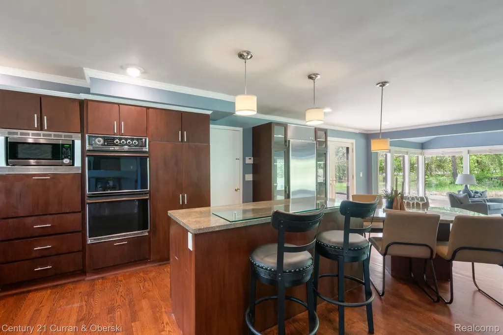 27869 Old Colony Street Farmington Hills City MI 48334