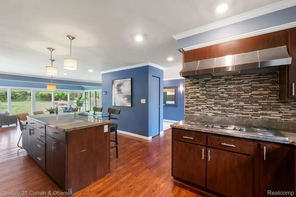27869 Old Colony Street Farmington Hills City MI 48334