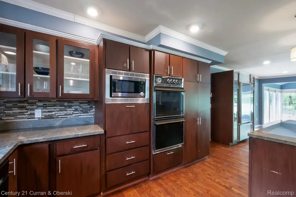 27869 Old Colony Street Farmington Hills City MI 48334