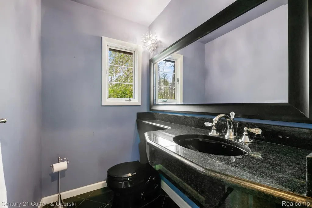 27869 Old Colony Street Farmington Hills City MI 48334