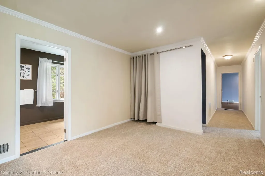 27869 Old Colony Street Farmington Hills City MI 48334