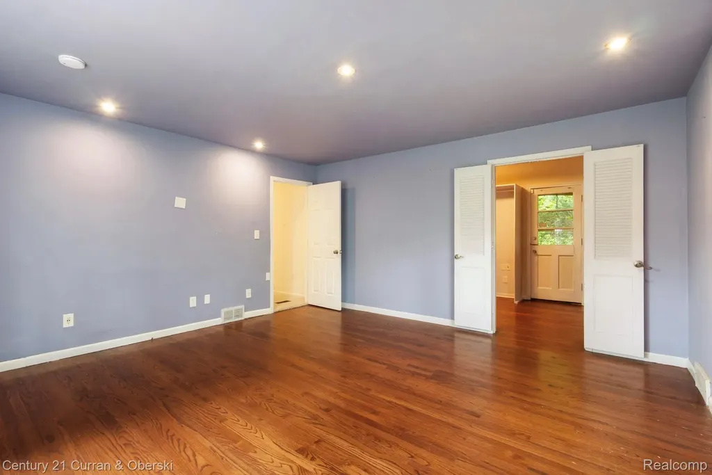 27869 Old Colony Street Farmington Hills City MI 48334