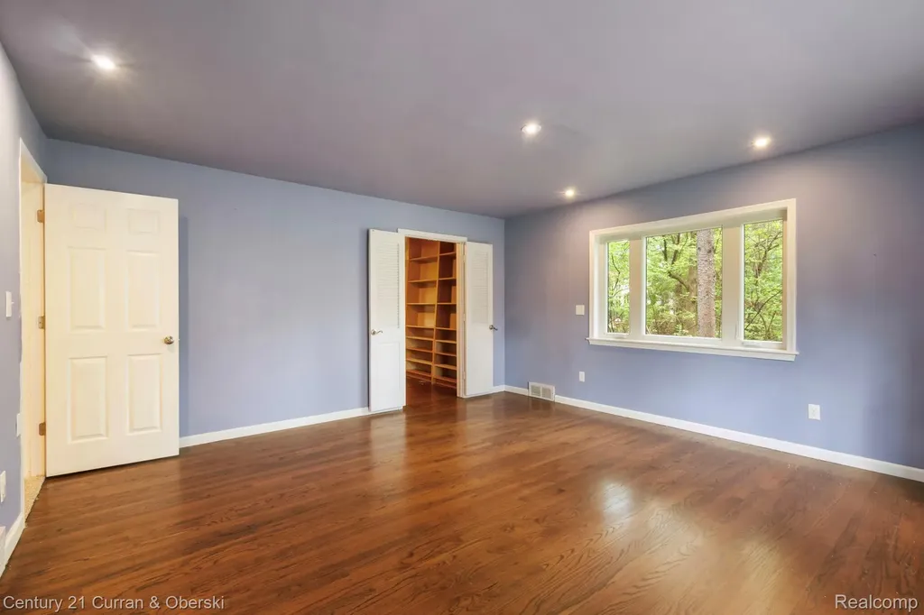27869 Old Colony Street Farmington Hills City MI 48334