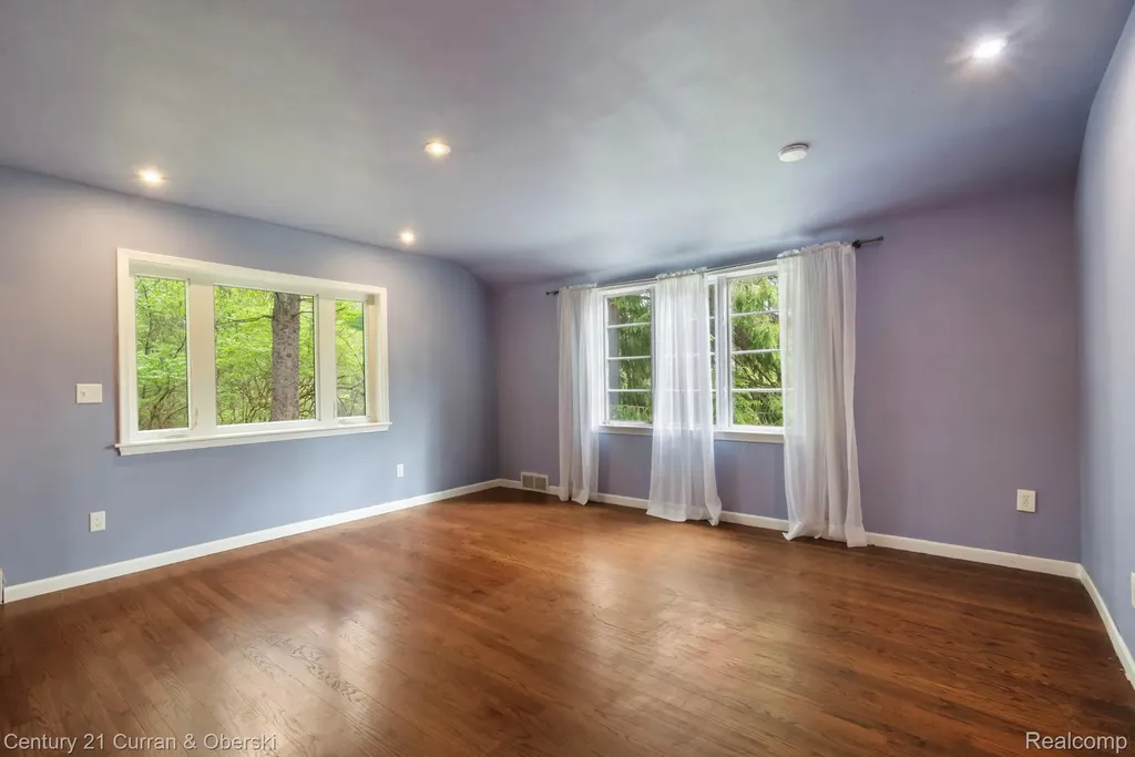 27869 Old Colony Street Farmington Hills City MI 48334