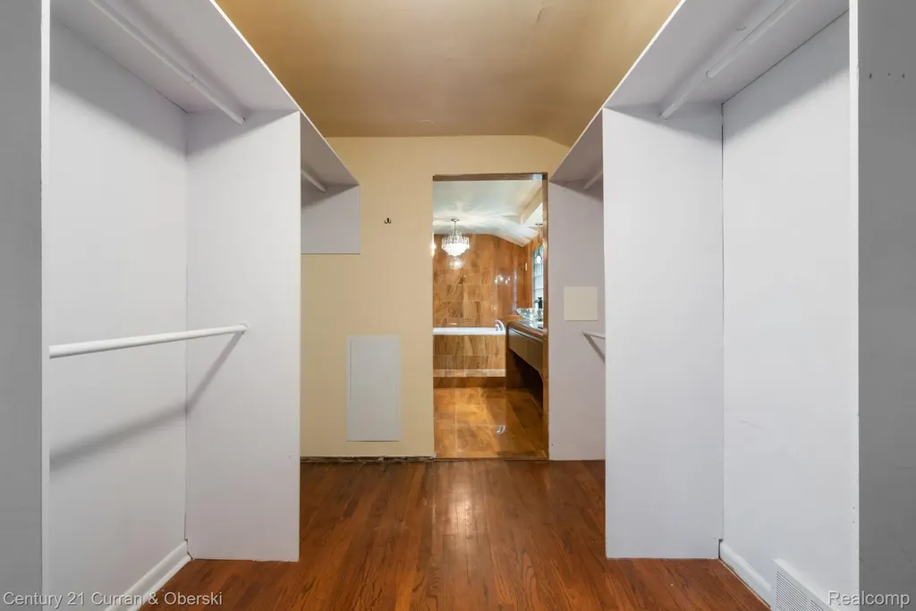 27869 Old Colony Street Farmington Hills City MI 48334