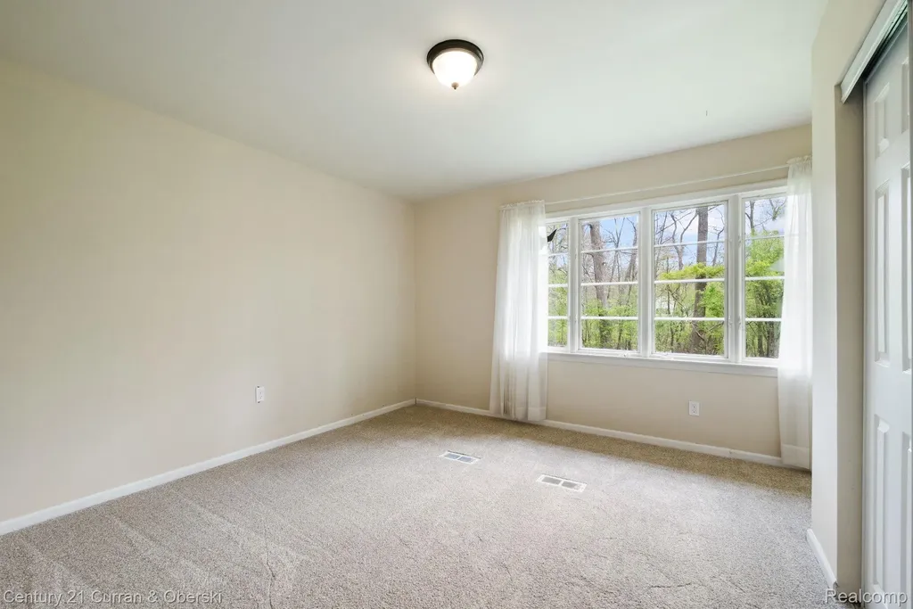 27869 Old Colony Street Farmington Hills City MI 48334
