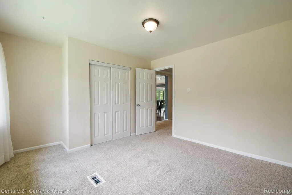27869 Old Colony Street Farmington Hills City MI 48334