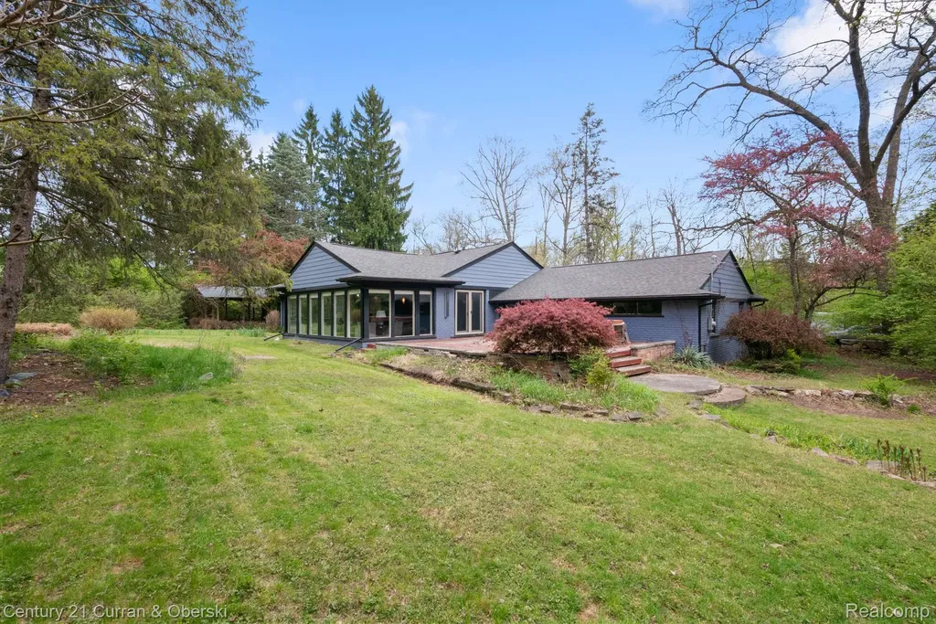 27869 Old Colony Street Farmington Hills City MI 48334