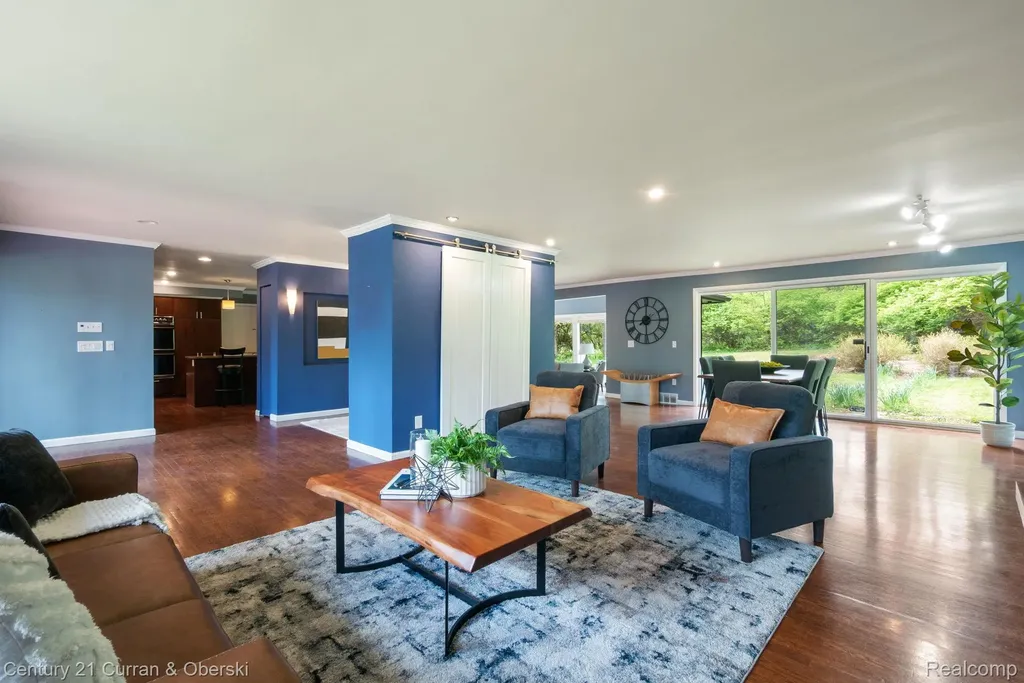27869 Old Colony Street Farmington Hills City MI 48334