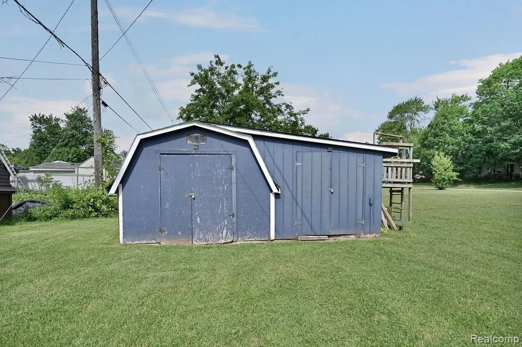 5607 Genesee Avenue Otter Lake Village MI 48464