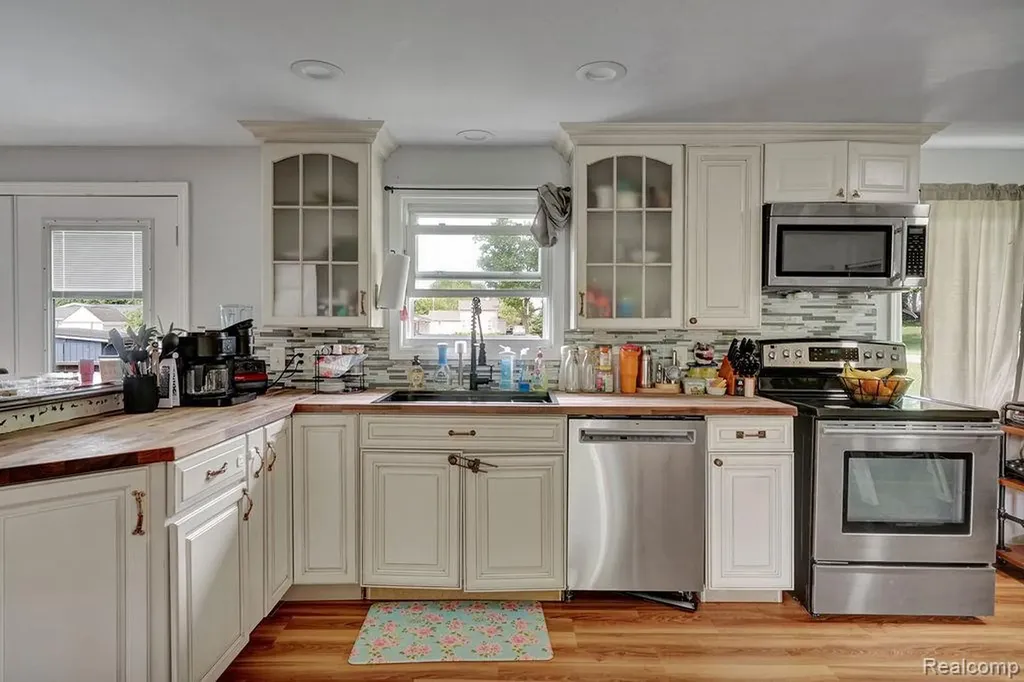 5607 Genesee Avenue Otter Lake Village MI 48464