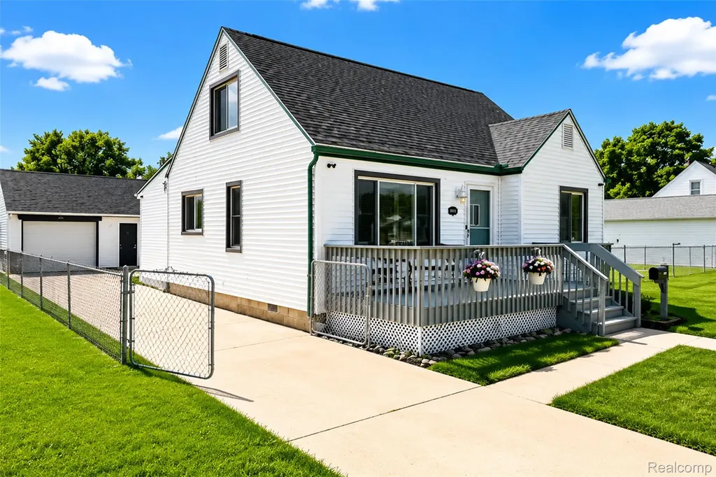 6041 Gilman Street Garden City City MI 48135
