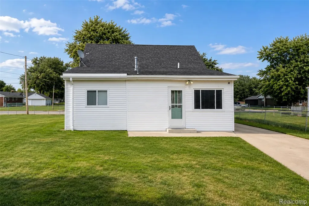 6041 Gilman Street Garden City City MI 48135